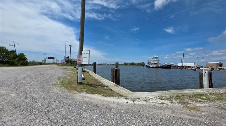 Property Photo:  138 Exxon Road  LA 70083 