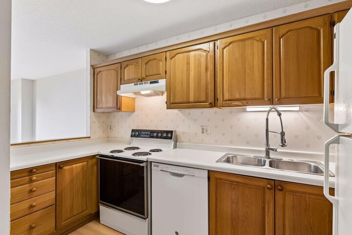Property Photo: 1425 W 28th Street 315 MN 55408