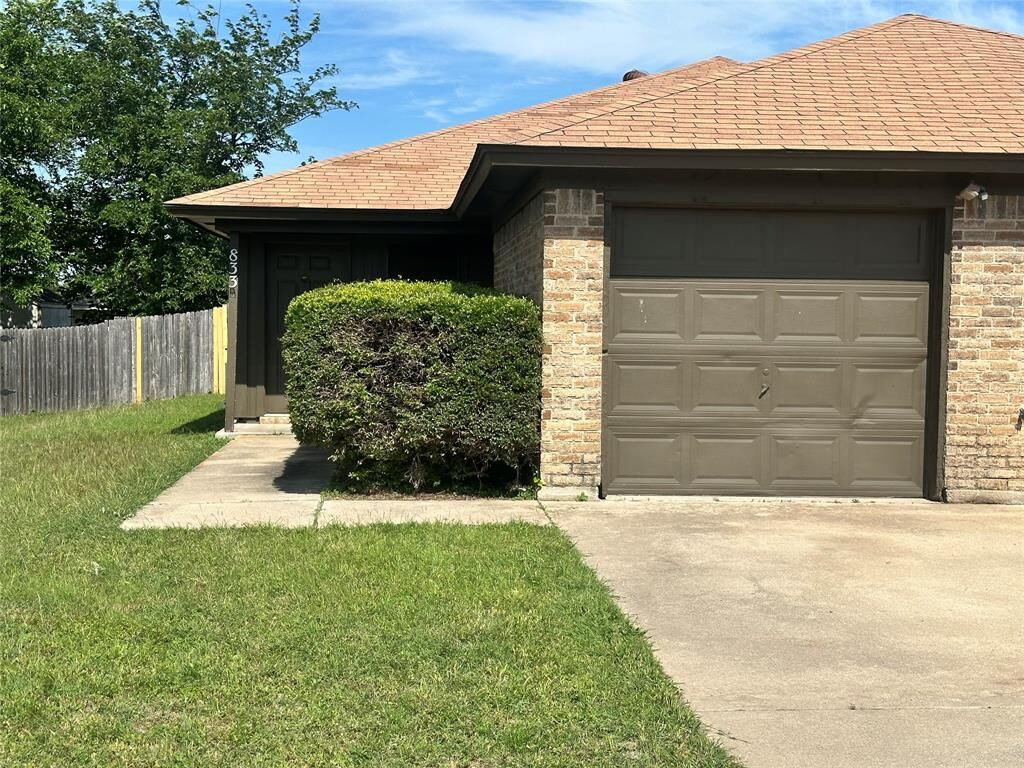 Property Photo: 833 White Rock Street TX 76179