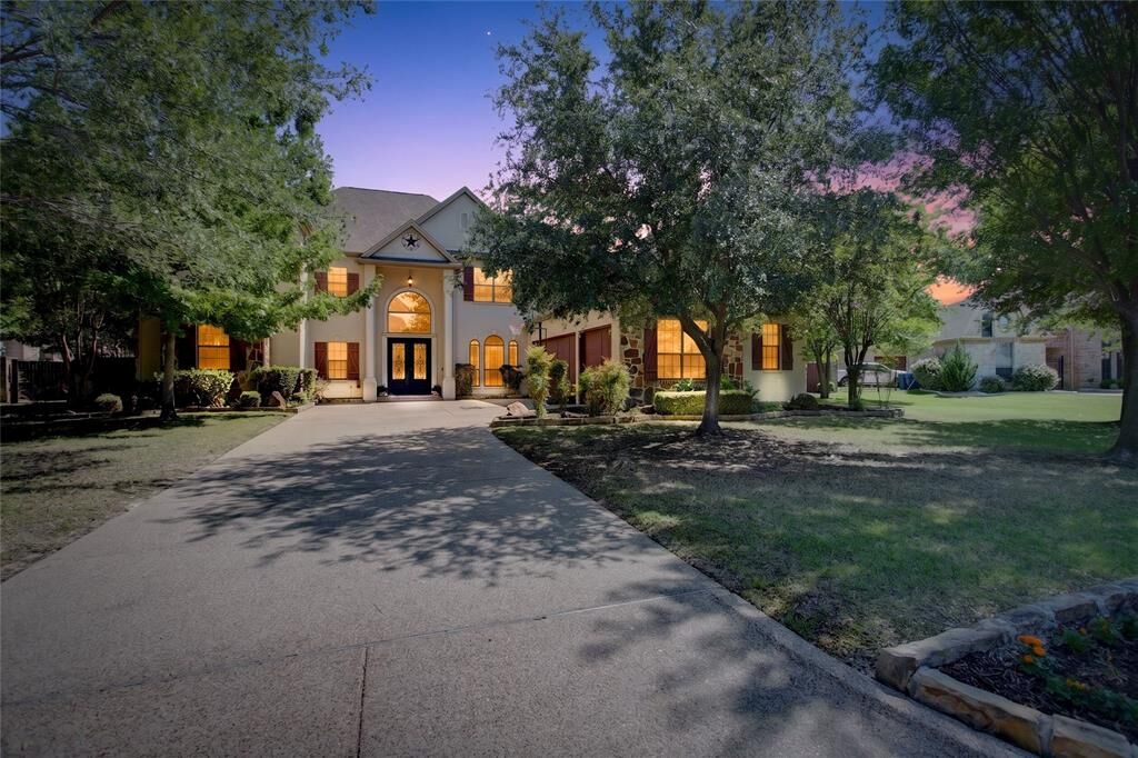 Property Photo: 128 Links Lane TX 76008