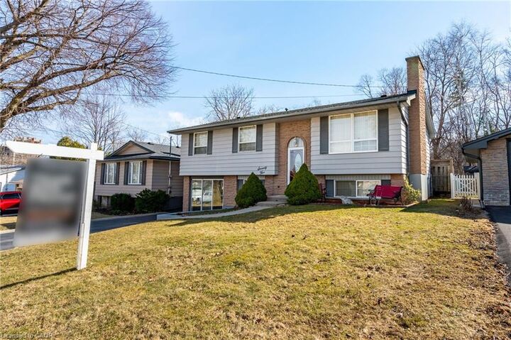Property Photo:  75 Hanover Place  ON L8K 5X7 
