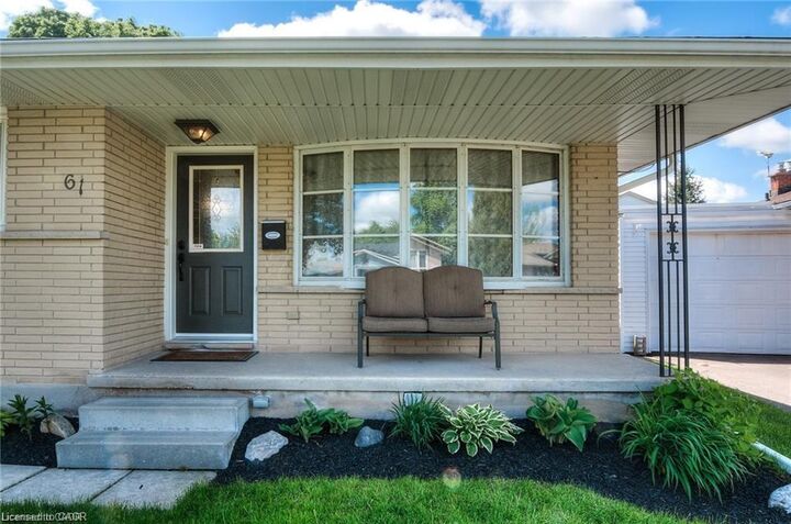 Property Photo: 61 Bosworth Crescent Upper ON N2E 1Y9