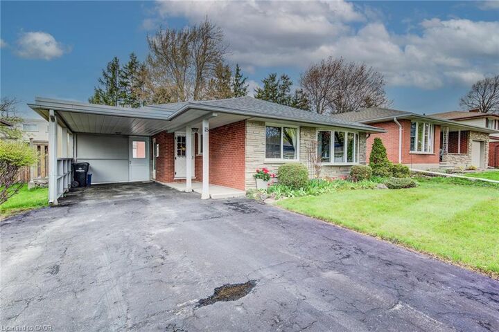 Property Photo:  18 Queenston Crescent  ON N2B 2V5 