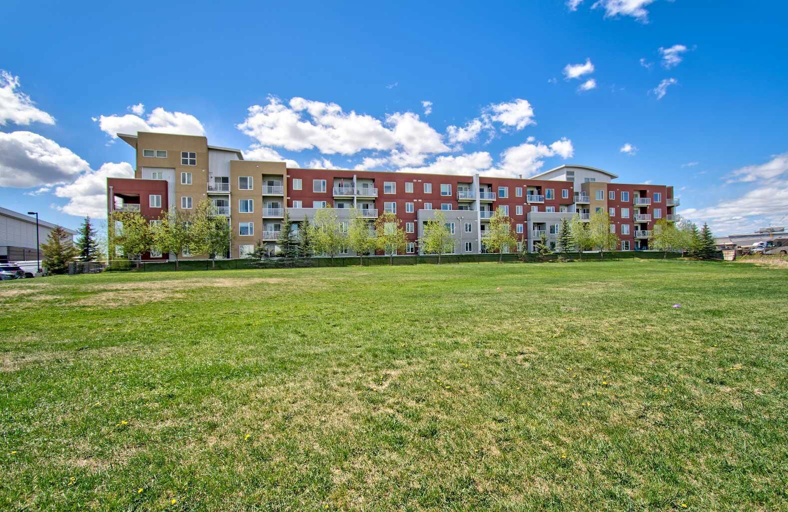 Property Photo:  604 East Lake Boulevard NE 2222  AB T4A 0G6 
