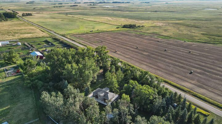 Property Photo:  261017 Range Road 244  AB T1P 0L1 