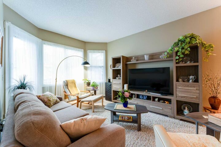 Property Photo:  8 Prestwick Pond Terrace SE 206  AB T2Z 4P3 
