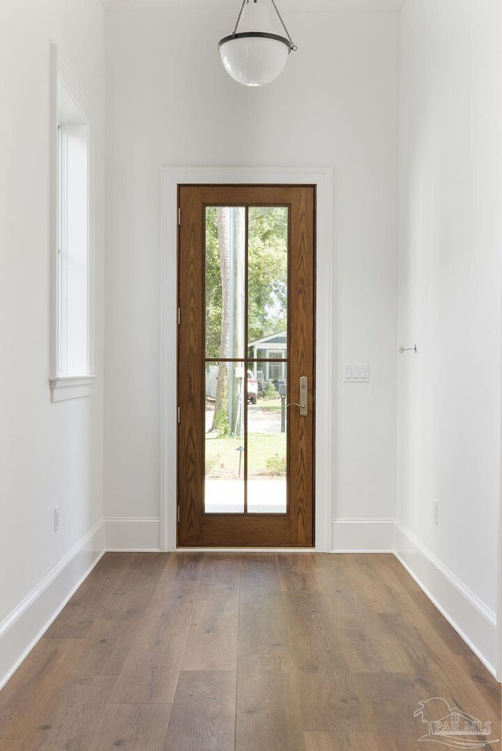 Property Photo:  1608 E Avery St  FL 32503 