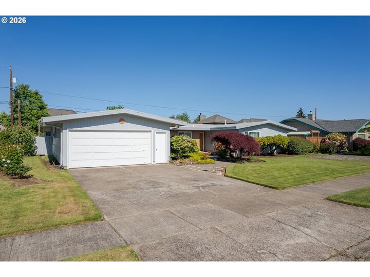Property Photo: 2872 Sarah Ln OR 97408