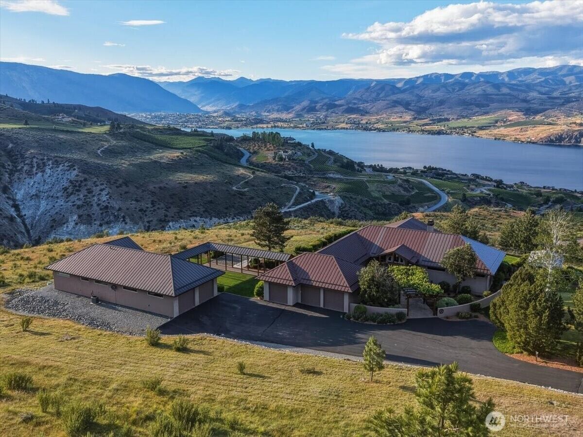 Property Photo:  825  Hawks Meadow Road  WA 98816 