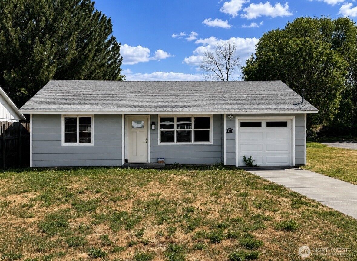 Property Photo:  1014  3rd Avenue  WA 98844 