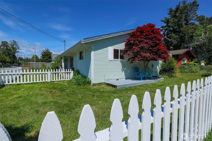 Property Photo:  220  Grand Army Street  WA 98595 