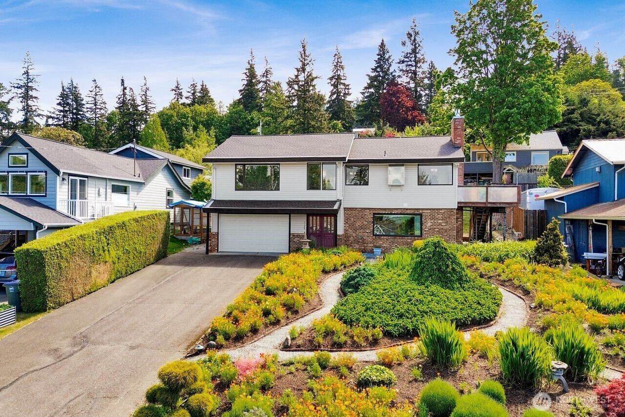 Property Photo:  1129  37th Street  WA 98229 