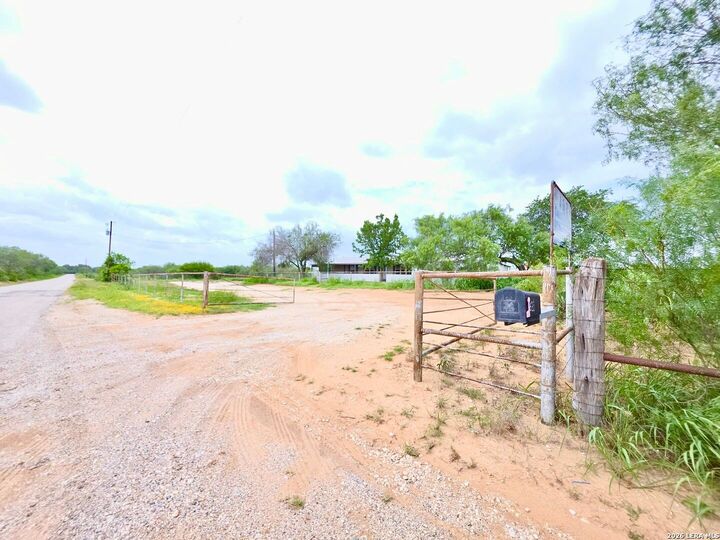 Property Photo:  635 E Ditto Rd  TX 78065 