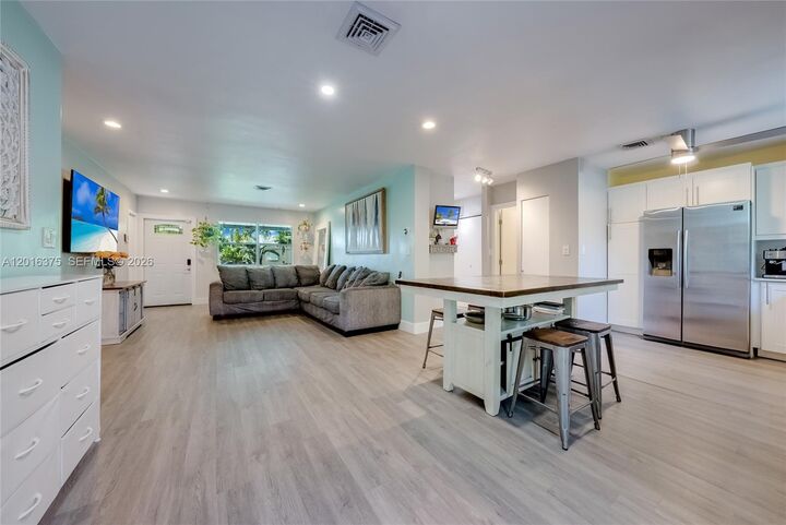 Property Photo: 2747 Dewey St FL 33020