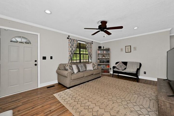 Property Photo:  405 Co Rd 1371  AL 35179 