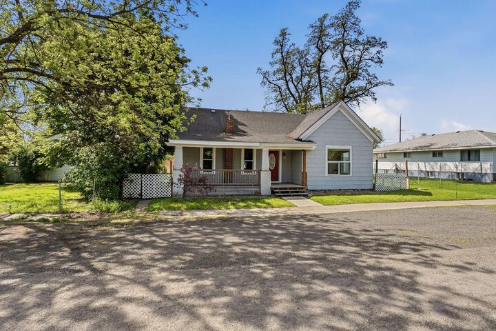 Property Photo: 909 Maxwell St WA 99122
