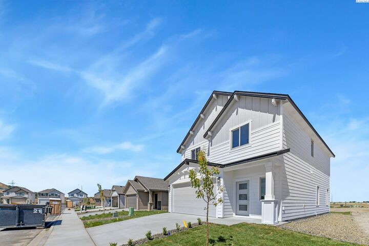 Property Photo:  206 N Dewberry Pl  WA 99336 
