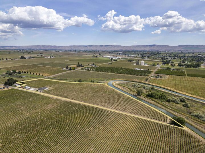 Property Photo:  2050 Olmstead Road  WA 98930 