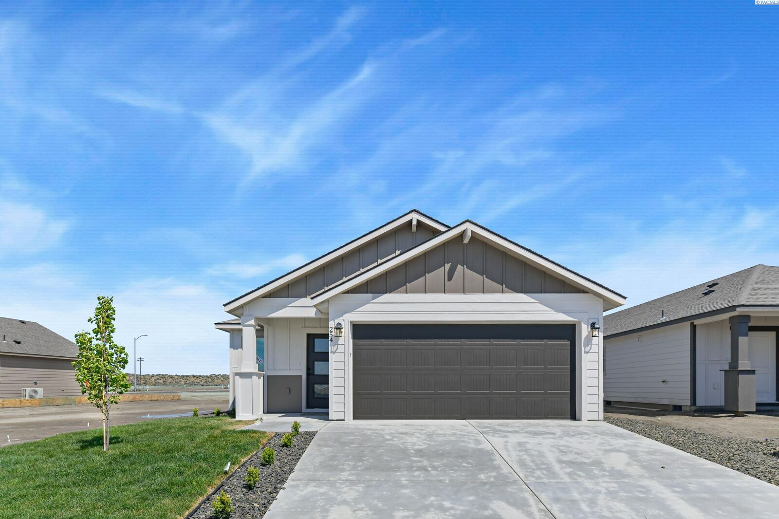 Property Photo:  254 N Dewberry Pl  WA 99336 