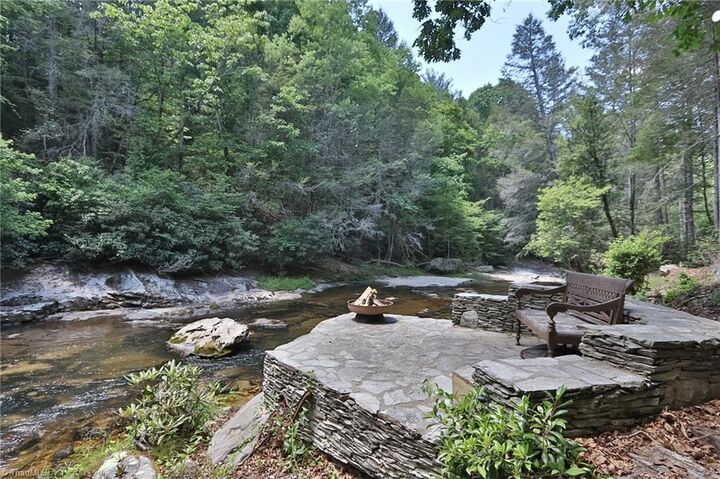 Property Photo:  408 Stone River Drive  NC 28685 