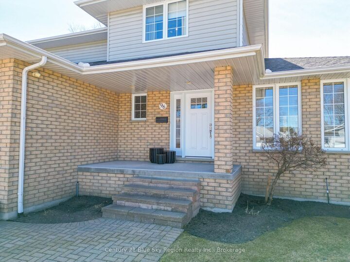 Property Photo:  96 Janey Avenue  ON P1C 1M6 