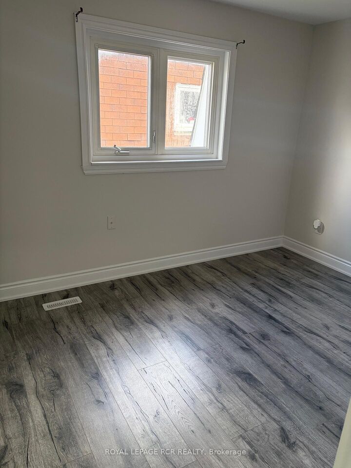 Property Photo: 41 Town House Crescent ON L6W 3G3