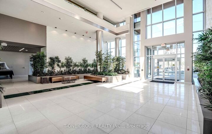 Property Photo: 9600 Yonge Street 912 ON L4C 1V6