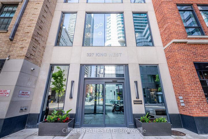 327 King Street W 2705 — photo 1