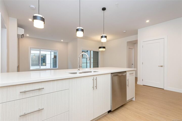 Property Photo:  918 Jenkins Ave 403  BC V9B 2N7 