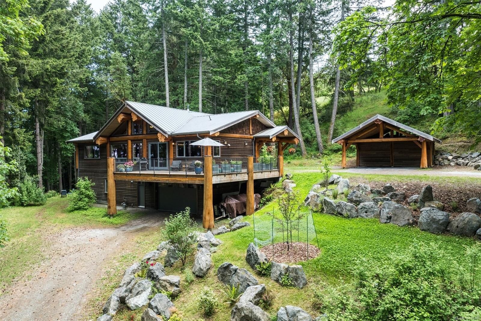 Property Photo: 1291 Benvenuto Ave BC V8M 1J9