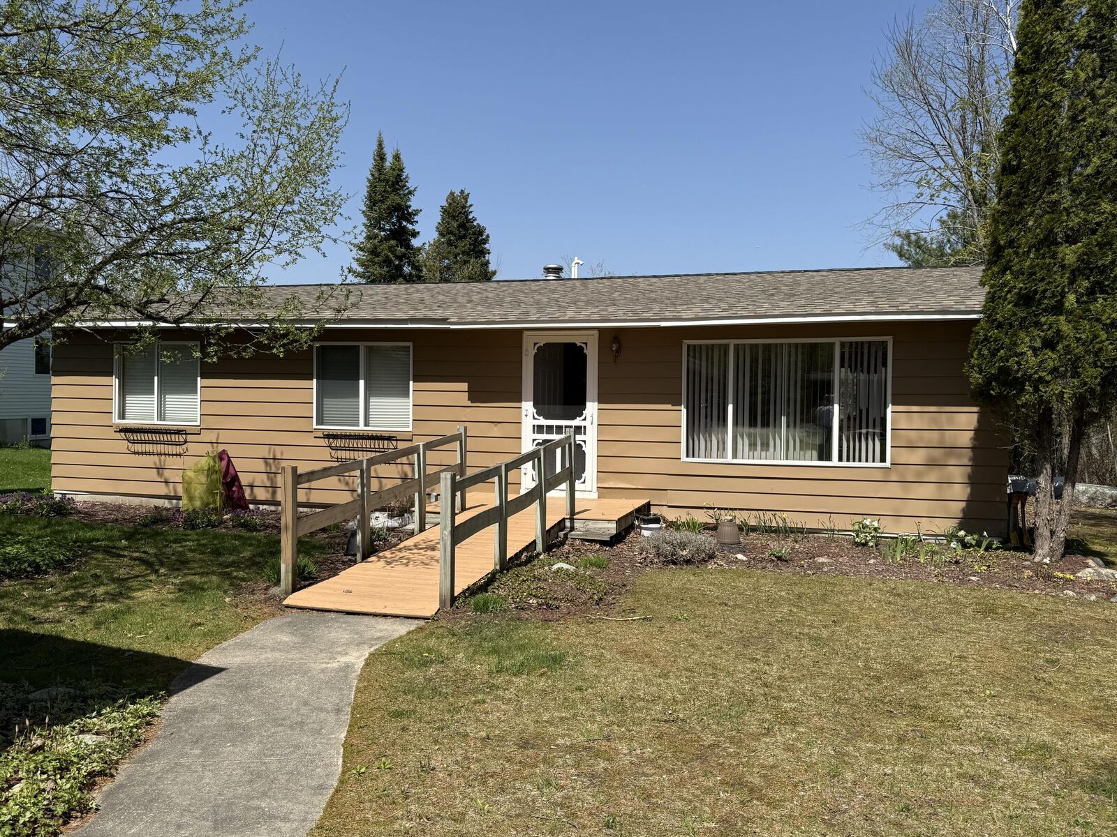 Property Photo:  5510 Chestnut Drive  MI 49721 