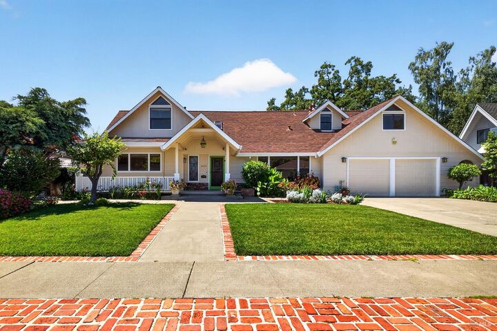 Property Photo:  2453 Delevan Way  CA 95404 