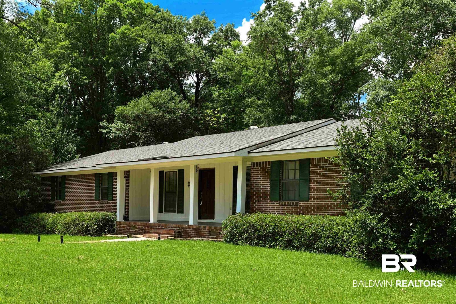 Property Photo:  826 Windsorwood Drive  AL 36784 