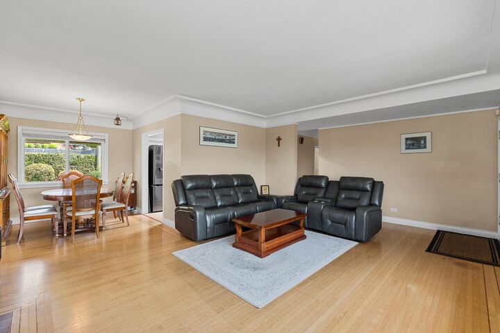 Property Photo: 170 Carisbrooke Crescent BC V7N 2S1
