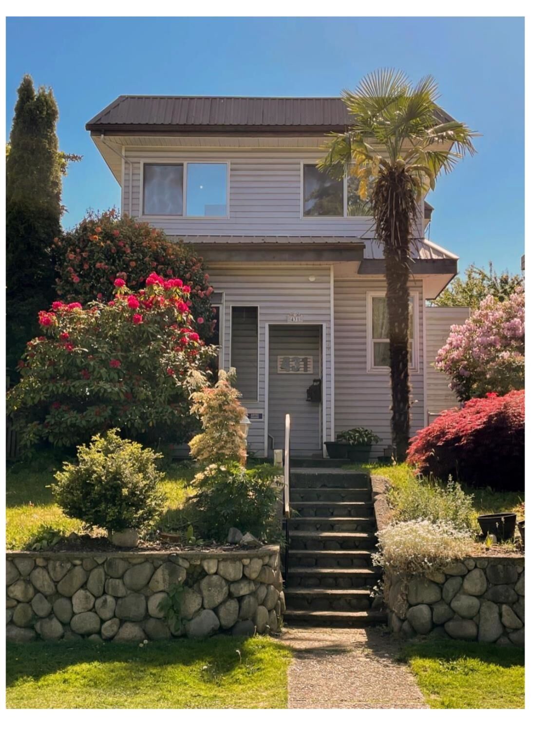 Property Photo: 431 E 2nd Street BC V7L 1C9