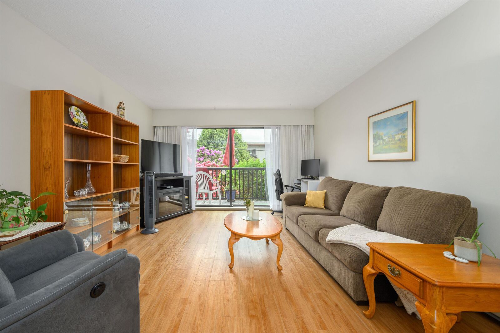 Property Photo: 123 E 19th Street 105 BC V7L 2Y9