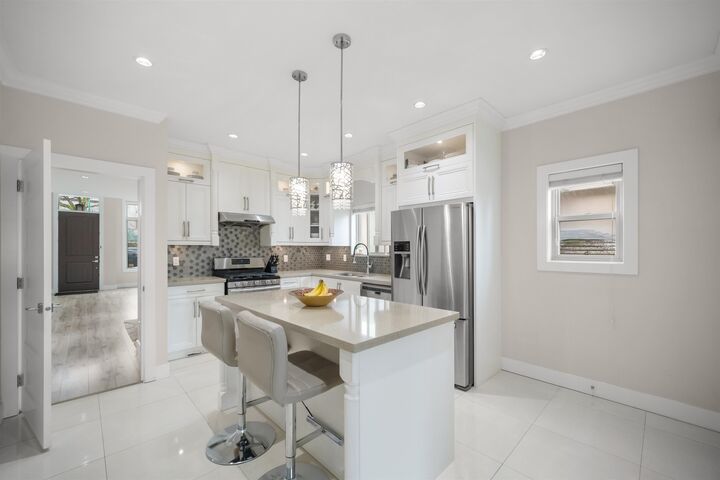 Property Photo: 4986 Inman Avenue BC V5G 2Y6