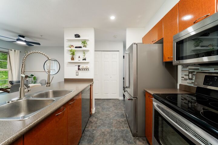 Property Photo: 1688 E 8th Avenue 201 BC V5N 1T5