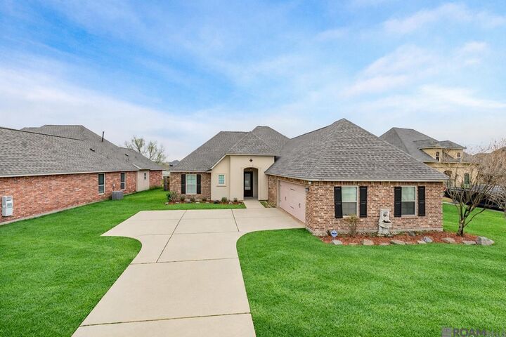 Property Photo:  4084 Stonewall Dr  LA 70710 