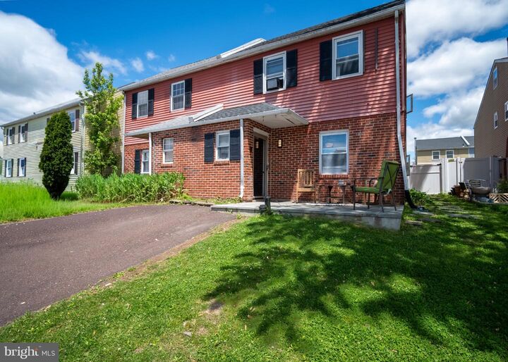 Property Photo: 7 Naylor Court PA 18951