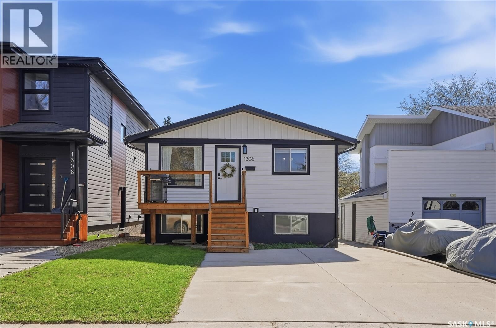 Property Photo:  1306 6th Avenue N  SK S7K 2T8 