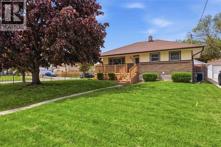 Property Photo:  5 Aberdeen Avenue  ON N7S 2N5 