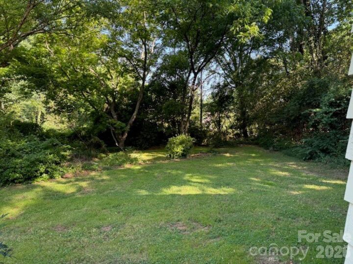 Property Photo:  2028 Ferncliff Road  NC 28211 