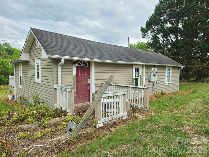 Property Photo: 2121 Quartz Lane NC 28638