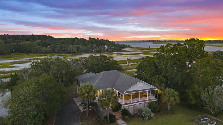 Property Photo:  2411 Kemway Road  SC 29455 