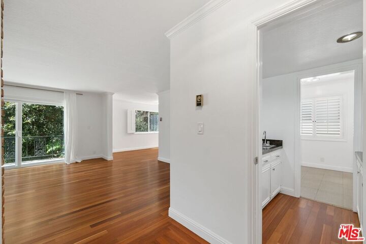 Property Photo:  404 San Vicente Blvd  CA 90402 