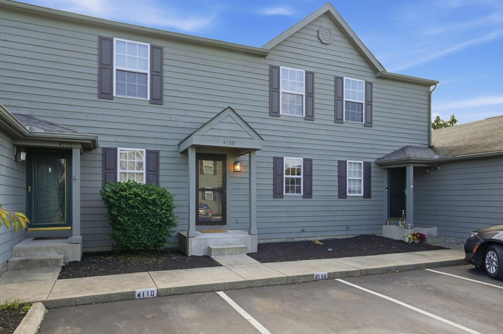 Property Photo: 4108 Blendon Grove Way OH 43230