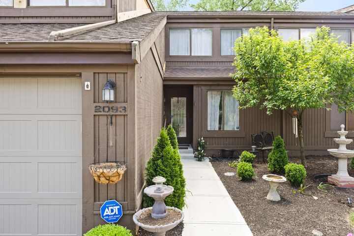 Property Photo:  2093 Brookhurst Avenue  OH 43229 