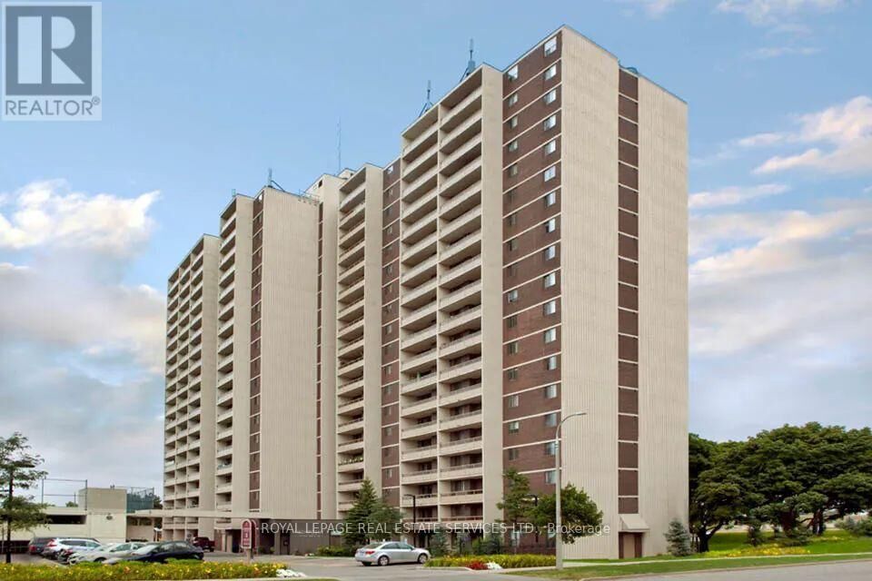 Property Photo:  16 Cedarwoods Crescent 102  ON N2C 2L4 