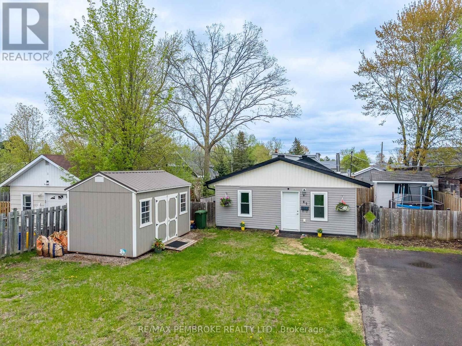 Property Photo: 42 Selkirk Street ON K8H 1P2
